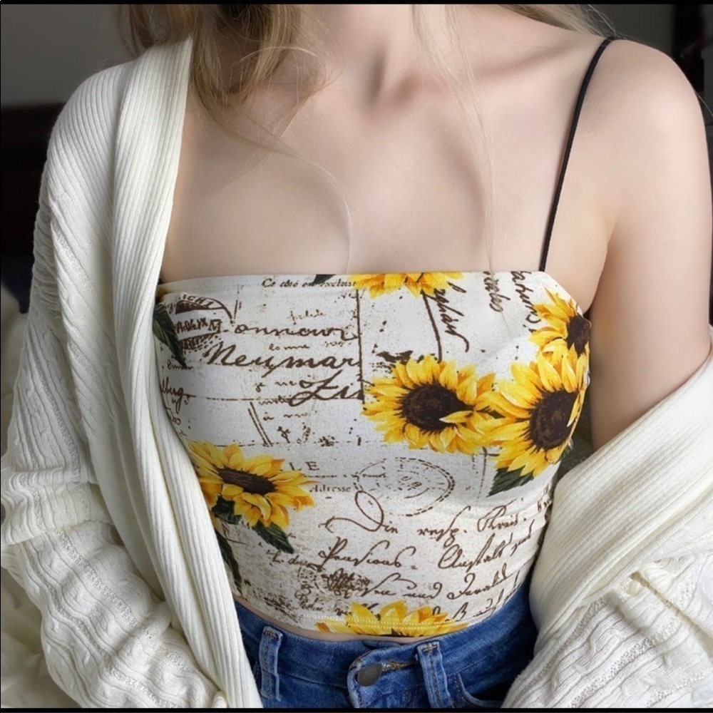 3/$30 ✨new✨ Sunflower Crop Top